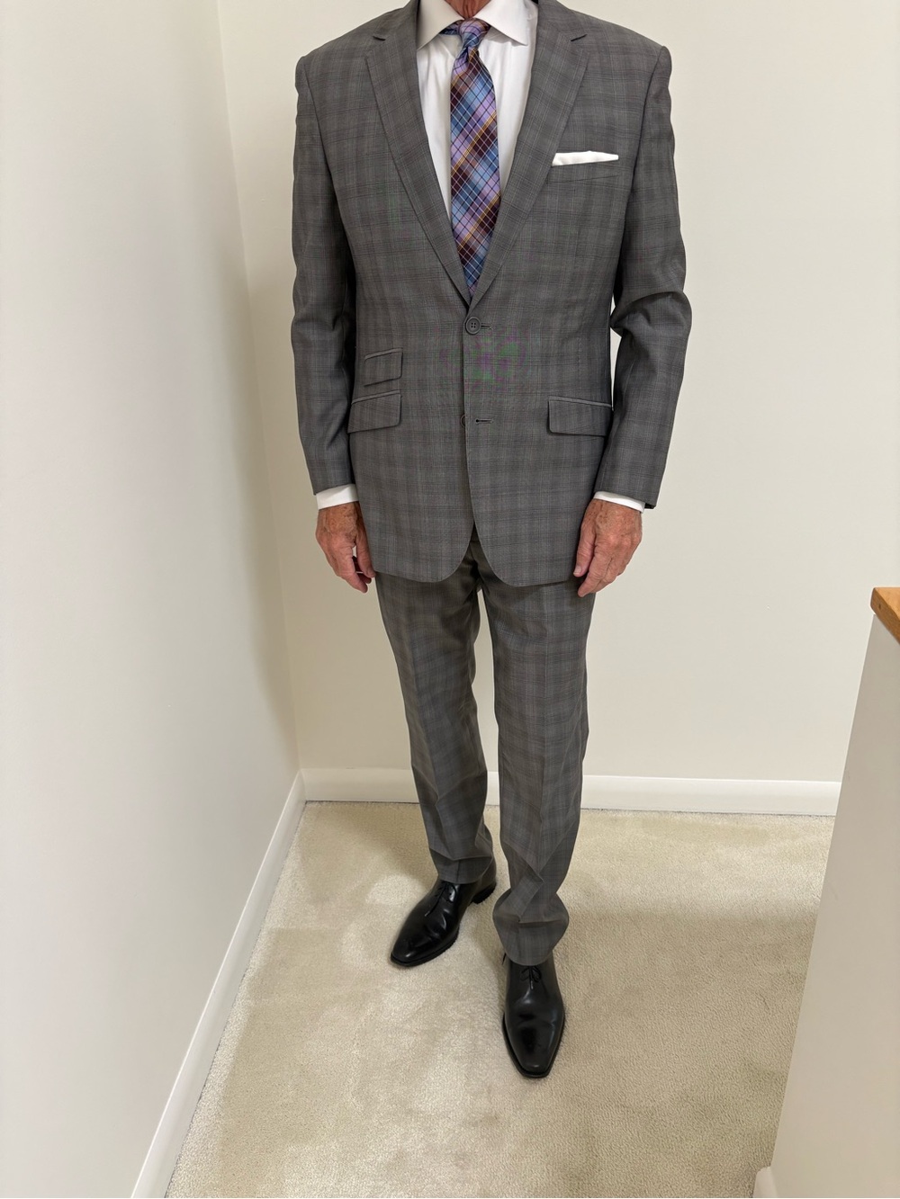 Gray Plaid Men's Two-Piece Suit - Classic Tailored Fit